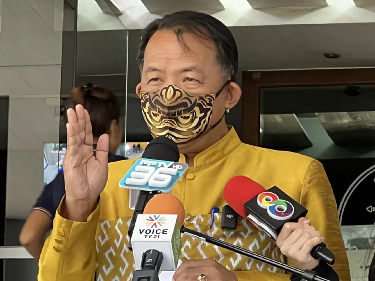 นายศรีสุวรรณ จรรยา ผู้นำองค์กรรักชาติ รักแผ่นดิน