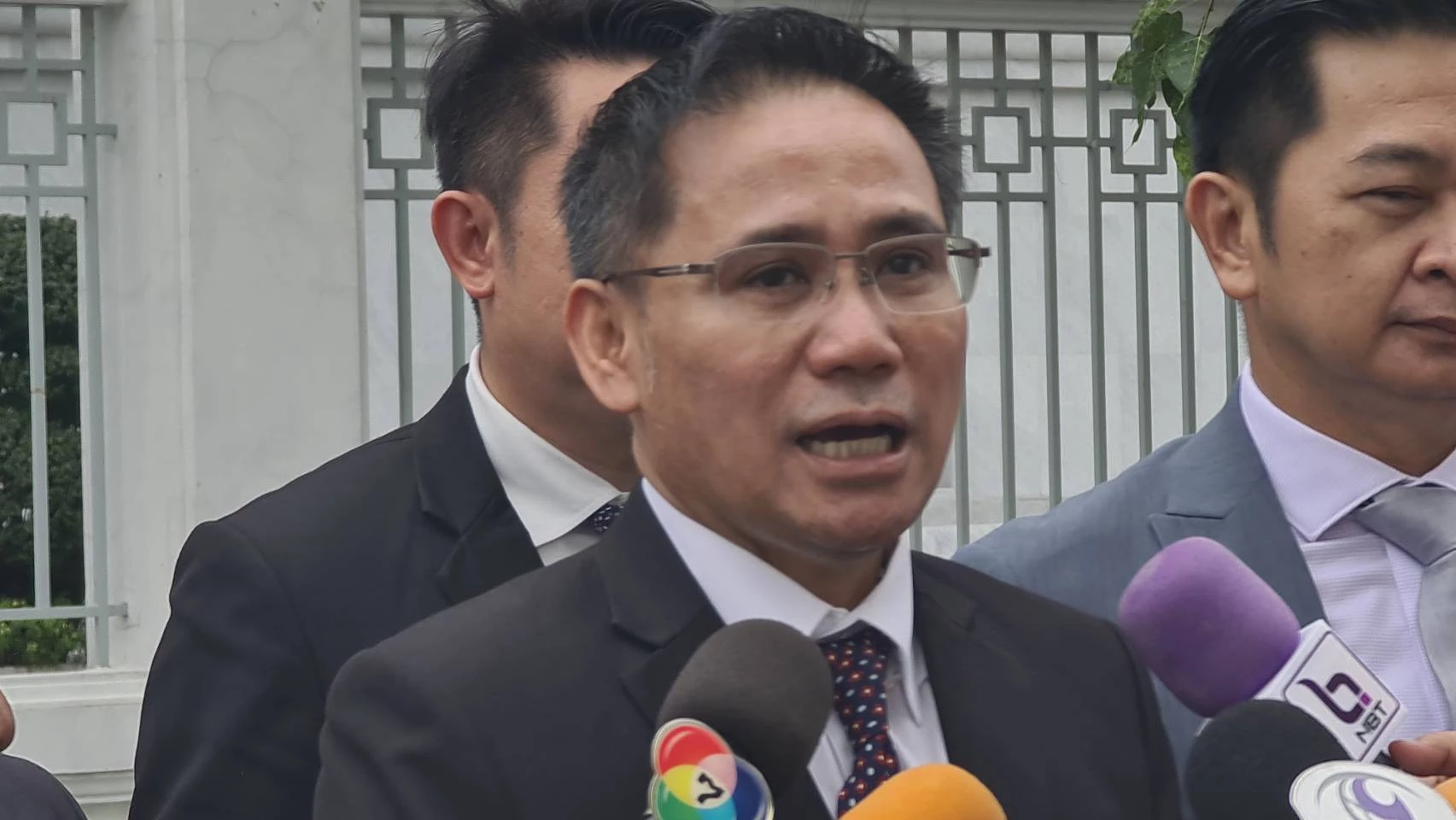 นายนรวิชญ์ หล้าแหล่ง ทนายความของ น.ส.ยิ่งลักษณ์  ชินวัตร อดีตนายกรัฐมนตรี 