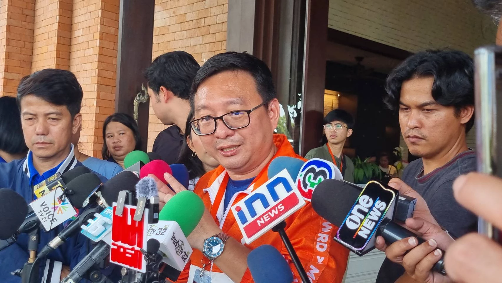 นายชัยธวัช ตุลาธน