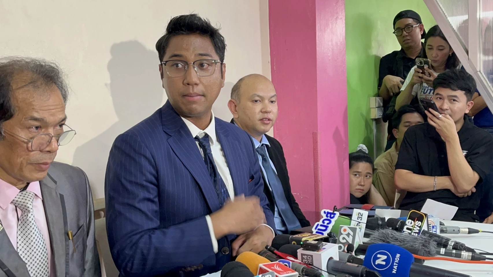 ‘ปูอัด’ แถลงเปิดใจขอโทษ 3 คู่กรณี ยันยัง ‘ไม่ลาออก’ รอ กกต.ตัดสิน