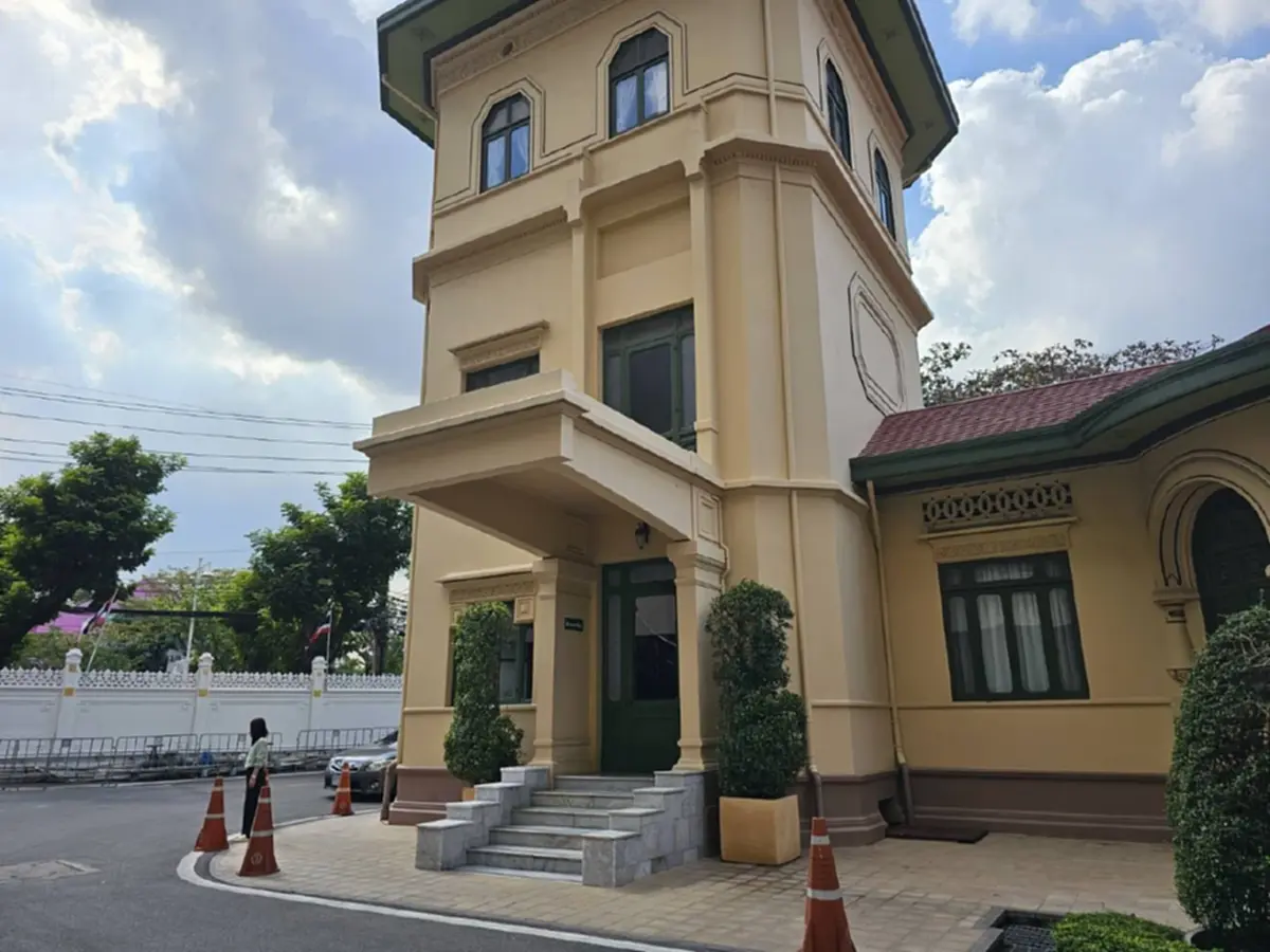 ย้ายเงียบ รูปปั้น ‘องค์นรสิงห์’ บนตึกไทยฯ ยุค 'ลุงตู่'  ถูกอัญเชิญไว้อีกตึก