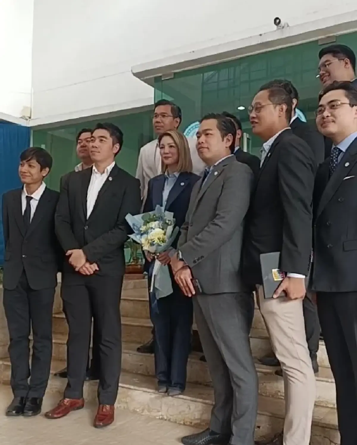 คนรุ่นใหม่ พรรคประชาธิปัตย์ให้กำลังใจ มาดามเดียร์