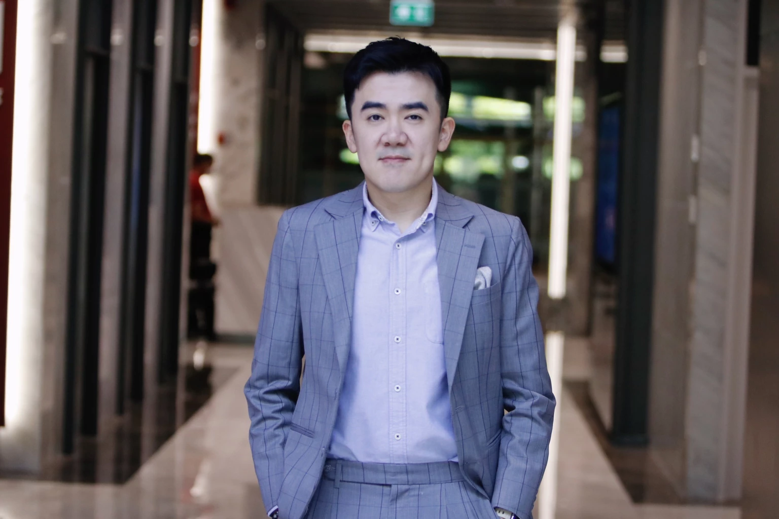 นายชนินทร์ รุ่งธนเกียรติ รองเลขาธิการนายกรัฐมนตรีฝ่ายการเมือง 