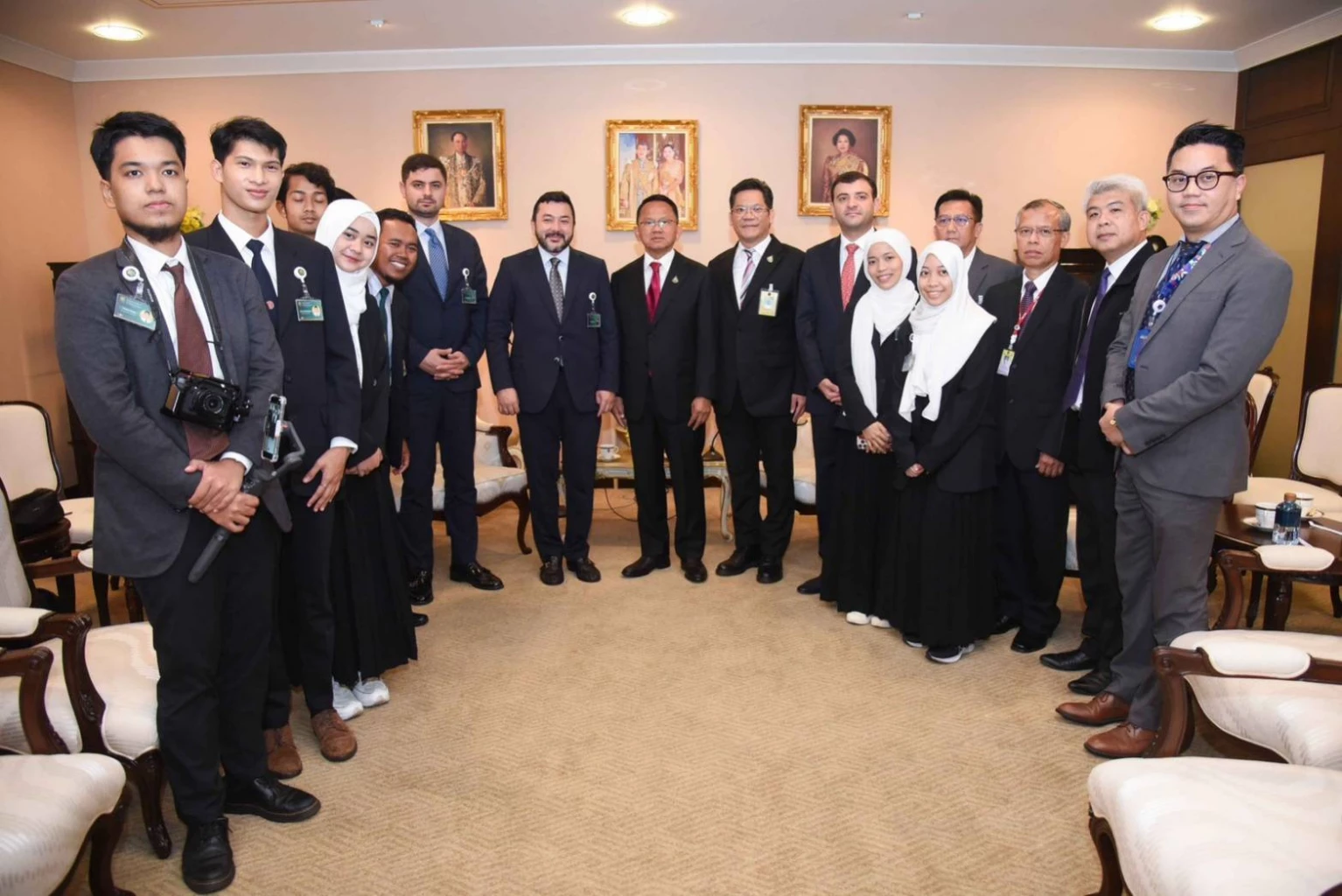 'สมศักดิ์' พบ 'เยาวชนโลกอิสลาม' หนุนพัฒนาการศึกษา นำสู่สันติสุขในพื้นที่