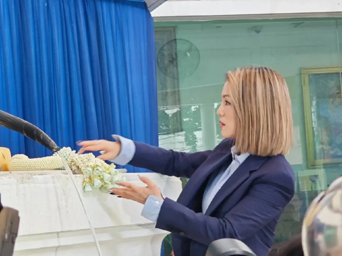 เดียร์วทันยา สมัครชิงหัวหน้าพรรคประชาธิปคย์ 