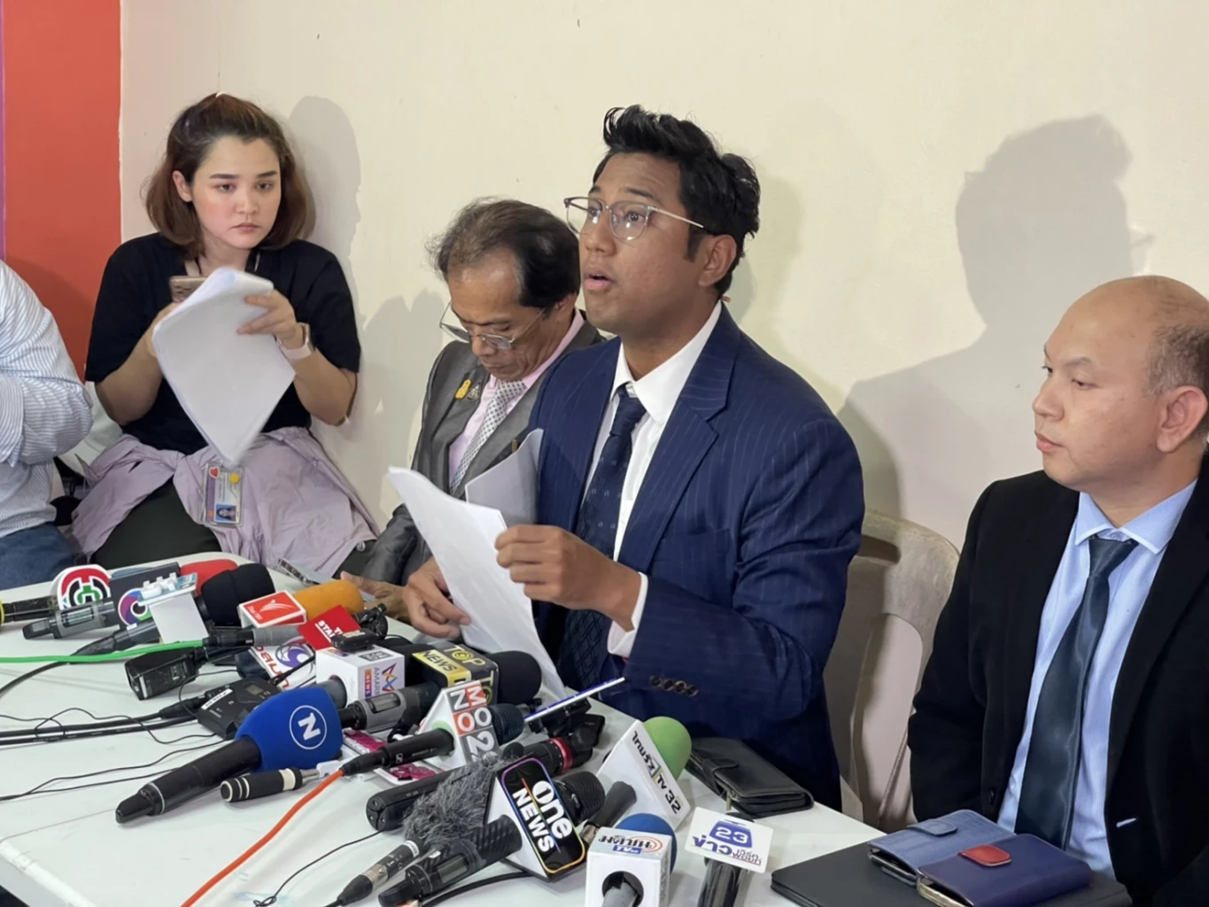 ‘ปูอัด’ แถลงเปิดใจขอโทษ 3 คู่กรณี ยันยัง ‘ไม่ลาออก’ รอ กกต.ตัดสิน