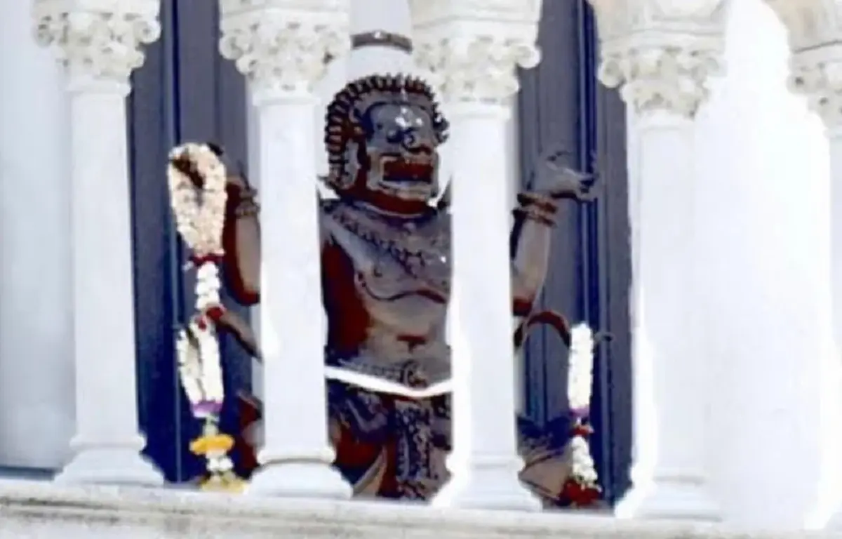 รูปปั้นองค์นรสิงห์ 