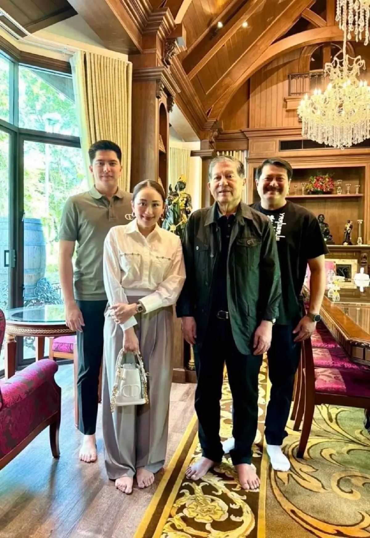 อุ๊งอิ๊ง แพทองธาร เข้าพบ ร.ต.อ.เฉลิม อยู่บำรุง