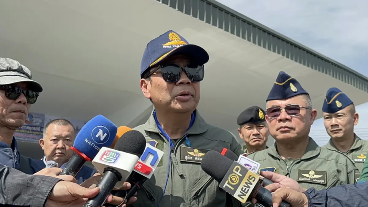 สุทิน คลังแสง  รมว.กลาโหม