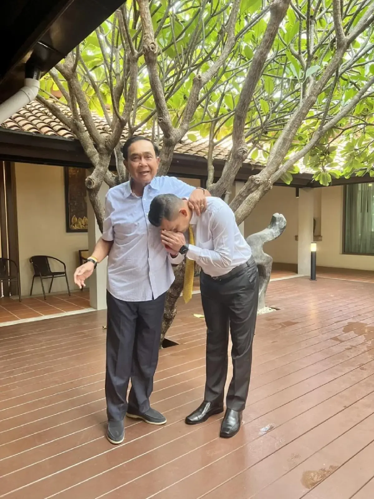 'องคมนตรี' ฝากช่วยกันทำงานเพื่อบ้านเมือง ยึด 'ชาติ ศาสน์ กษัตริย์ และปชช.'