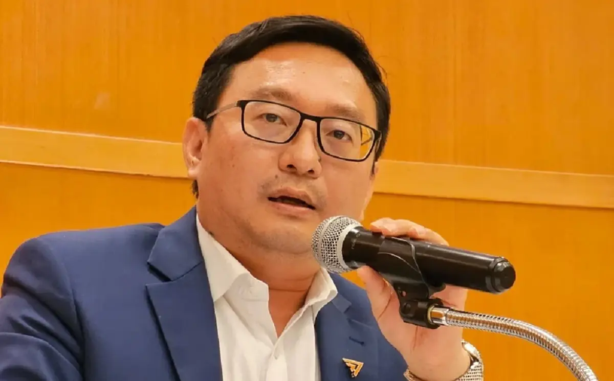 นายชัยธวัช ตุลาธน เป็นผู้นำฝ่ายค้านในสภาผู้แทนราษฎร