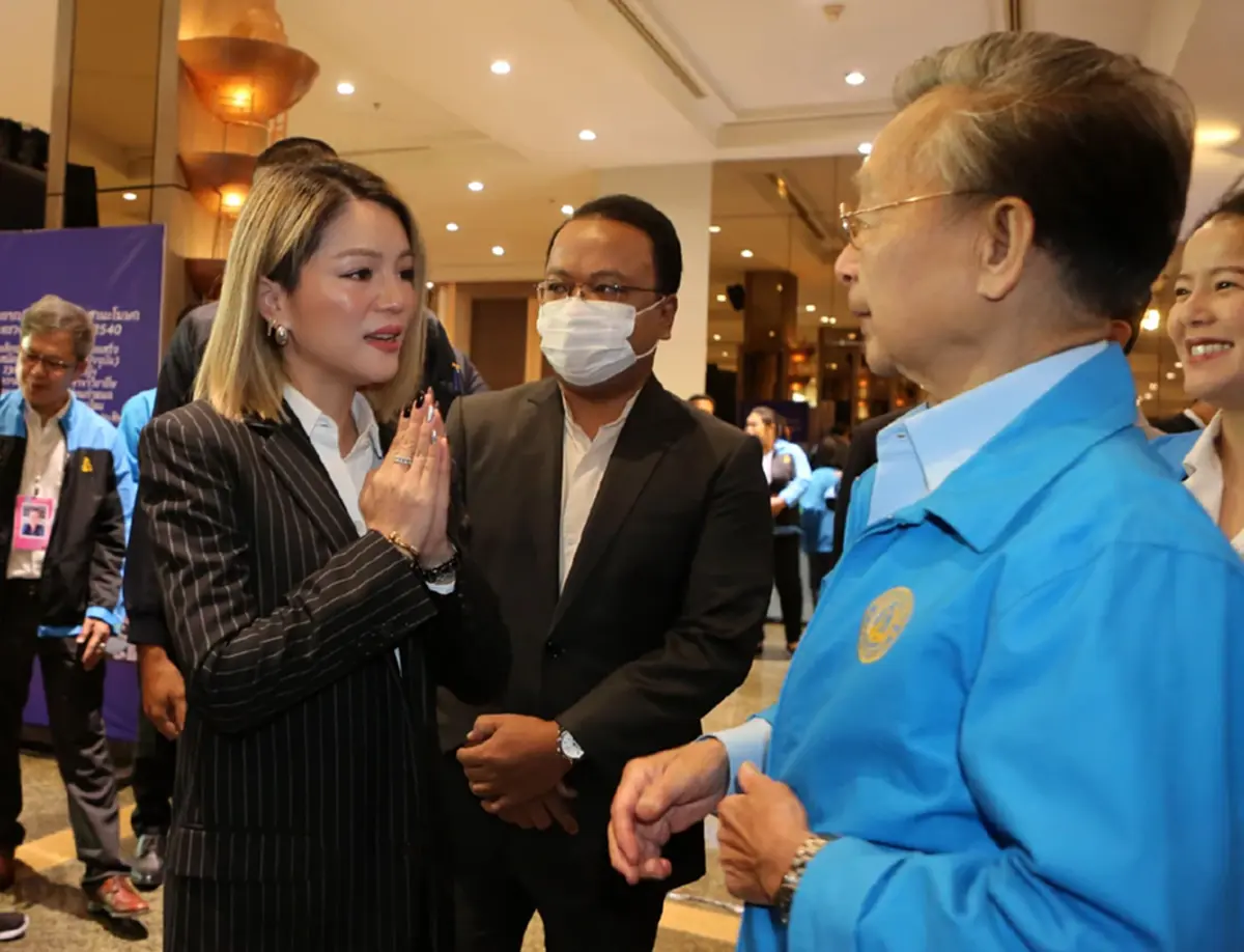 น.ส.วทันยา บุนนาค - นายชวน หลีกภัย 