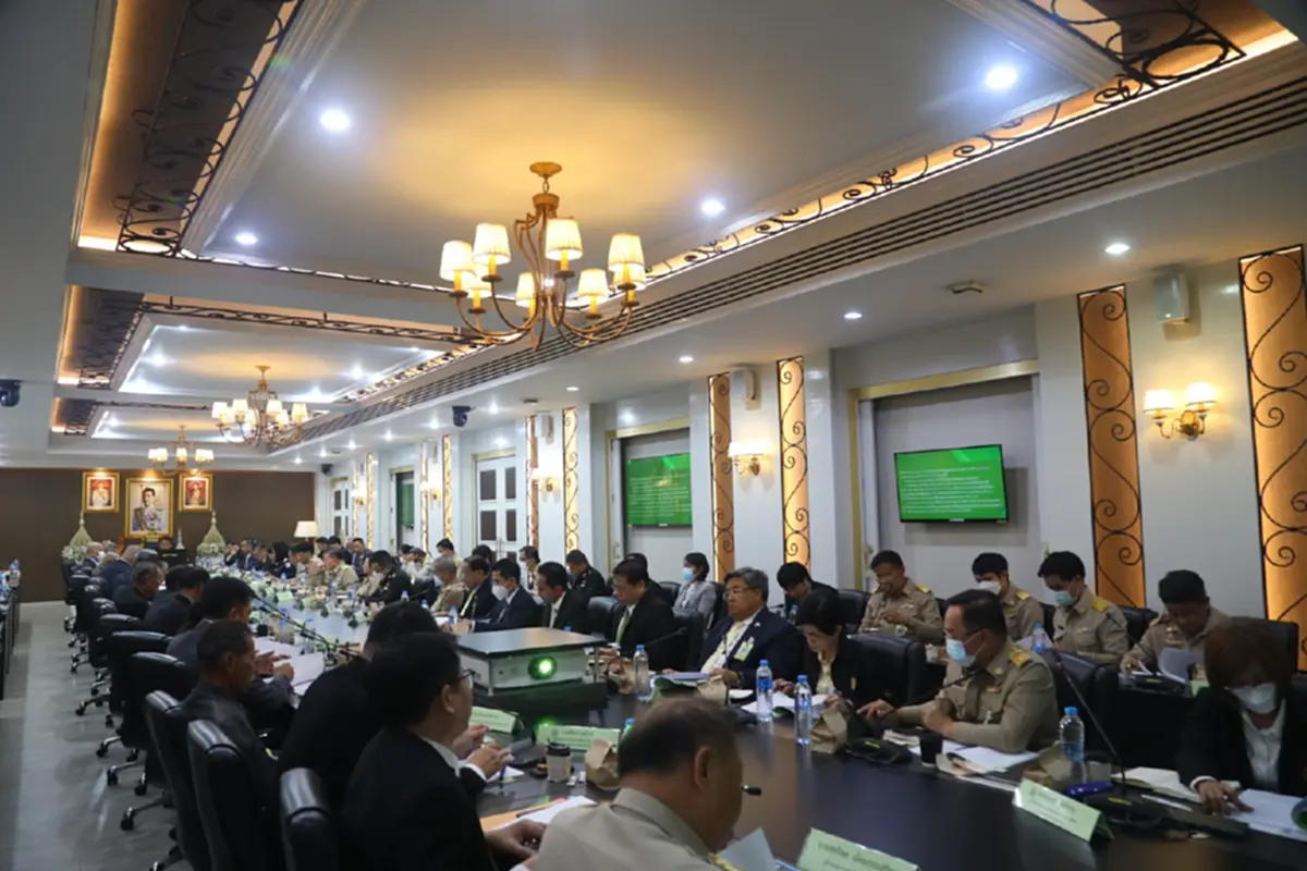 'สมศักดิ์' ประชุมแก้หนี้เกษตรกรภาคอีสาน เร่งจัดสรรที่ดินที่เหลือ