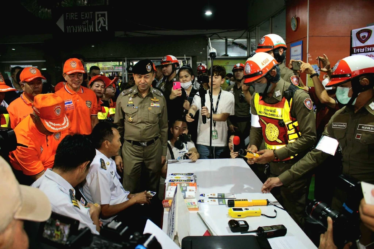 'บิ๊กโจ๊ก' ซัดแท็กซี่โกงราคามิเตอร์ ระวังไม่มีงานทำ