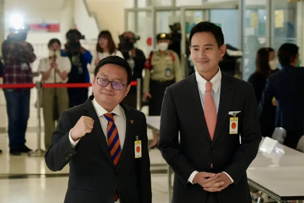 นายชัยธวัช ตุลาธน และ นายพิธา ลิ้มเจริญรัตน์