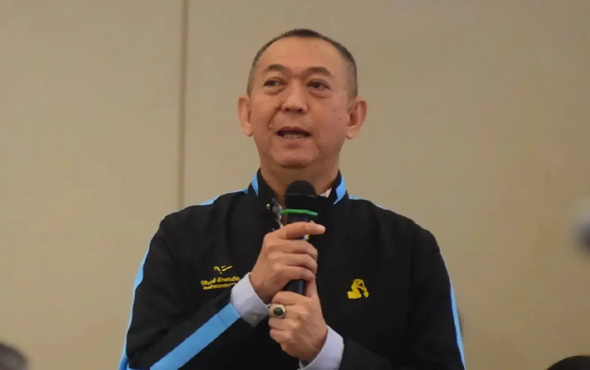 เสี่ยต่อ หรือ ต่อพิฆาต หรือเฉล้มชัย ศรีอ่อน หัวหน้าพรรคประชาธิปัตย์คนที่ 9