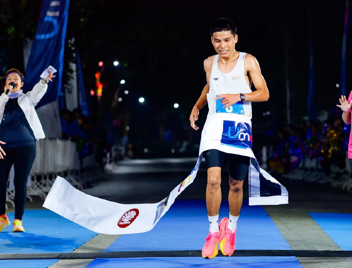 ปอดเหล็ก เคนยา คว้าชัย Umay+ Lamphun Half Marathon 2023 - ไทยดีที่สุด  อนุชา พาดา