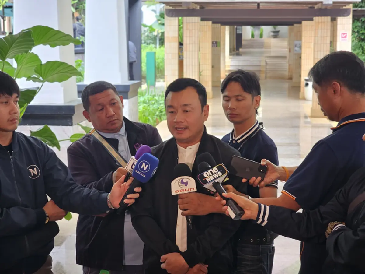 นายสรวงศ์ เทียนทอง เลขาธิการพรรคเพื่อไทย 