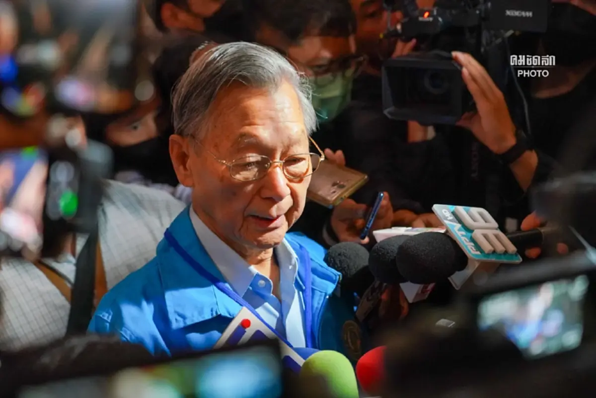 นายชวน หลีกภัย