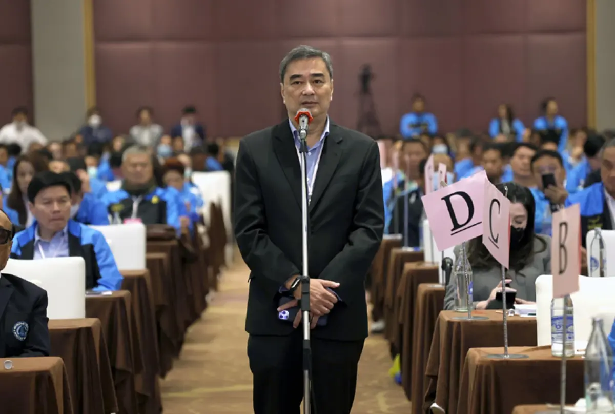 อภิสิทธิ์ เวชชาชีวะ 