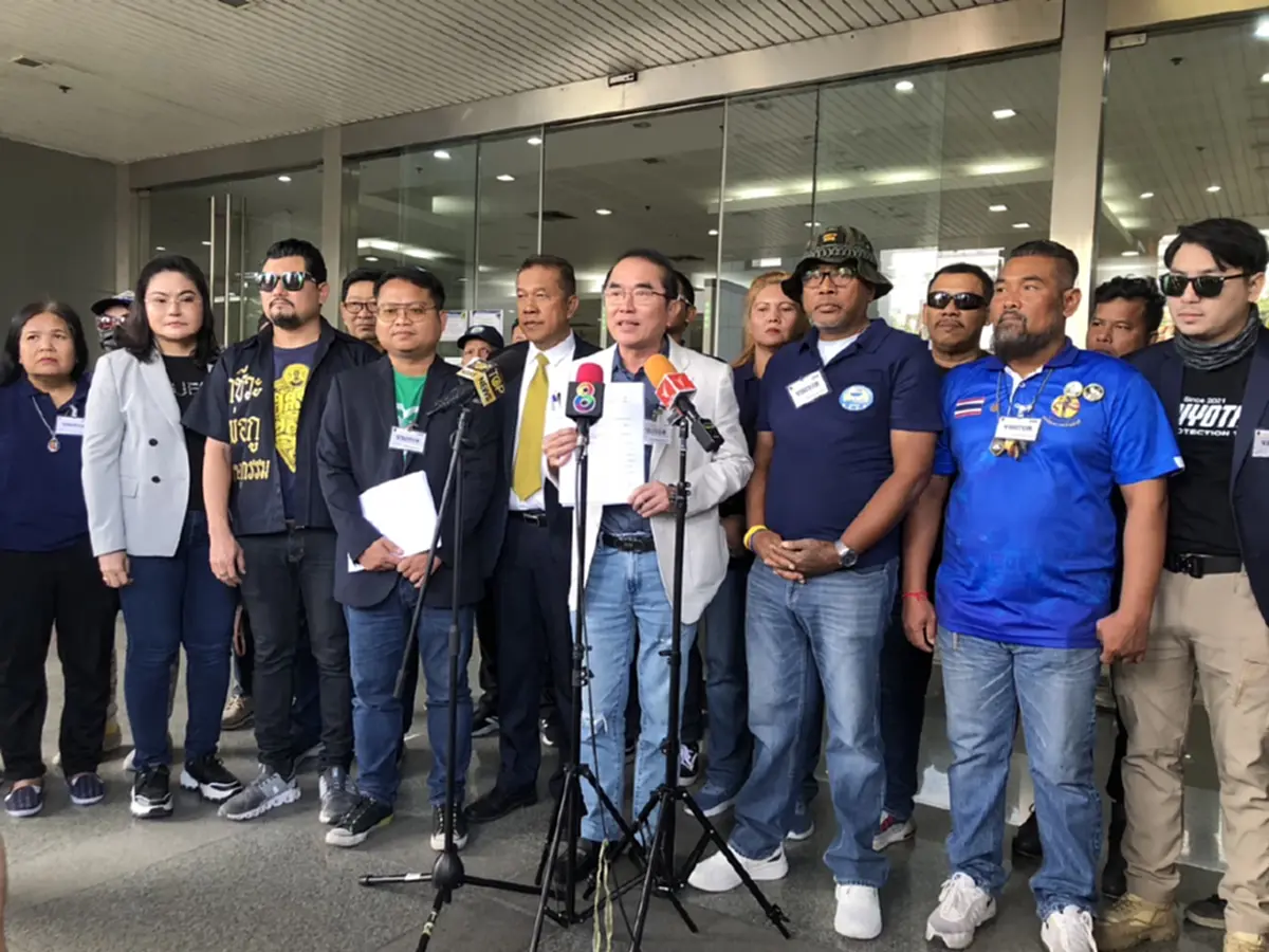 หมอวรงค์ นำ 8 องค์กรปกป้องสถาบันฟ้องศาลปค.สูงสุด ถอน 2 กม.เอื้อ ทักษิณ