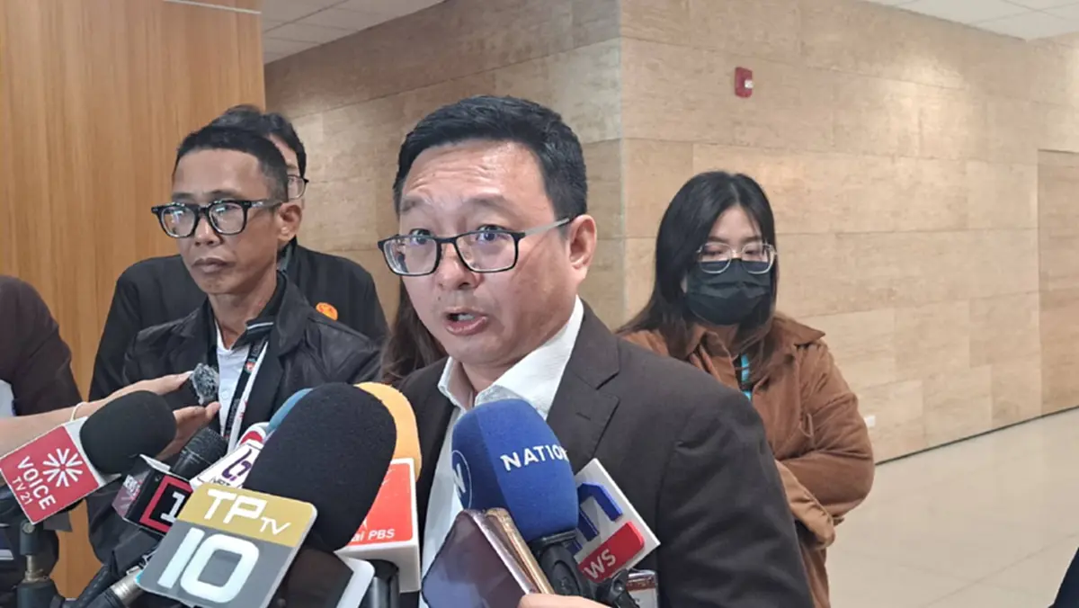 นายชัยธวัช ตุลาธน หัวหน้าพรรคก้าวไกล 