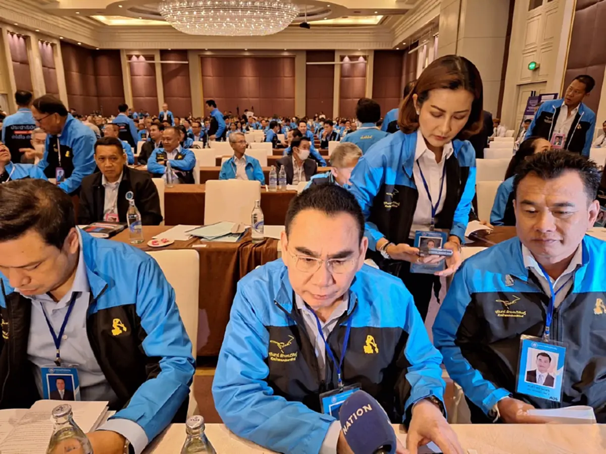 นายเดชอิศม์ ขาวทอง สส.สงขลา นั่งเลขาธิการพรรคประชาธิปัตย์ 