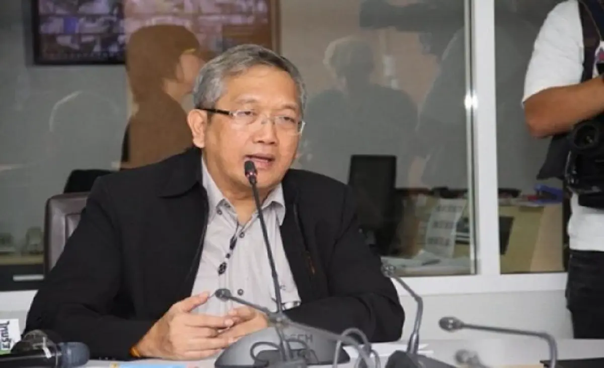 นายเพิ่มพงษ์ เชาวลิต 