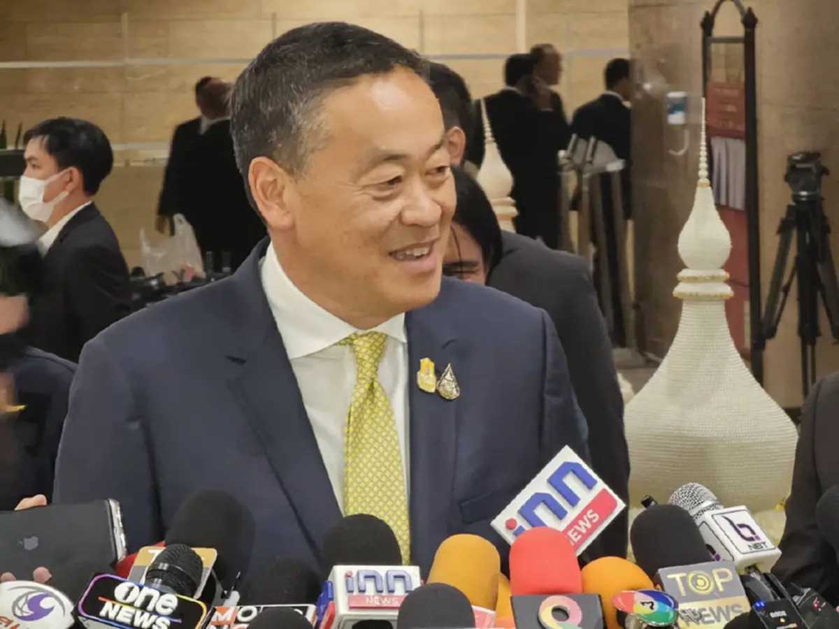 นายเศรษฐา ทวีสิน นายกรัฐมนตรี และรัฐมนตรีว่าการกระทรวงการคลัง 