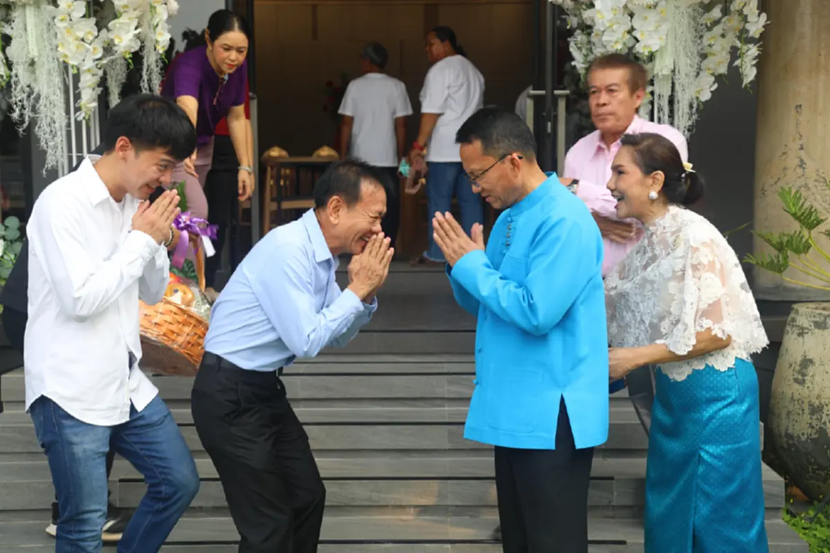 'สมศักดิ์ เทพสุทิน' ทำบุญวันเกิด 69 ปี ขอตั้งใจทำงานเพื่อประชาชน