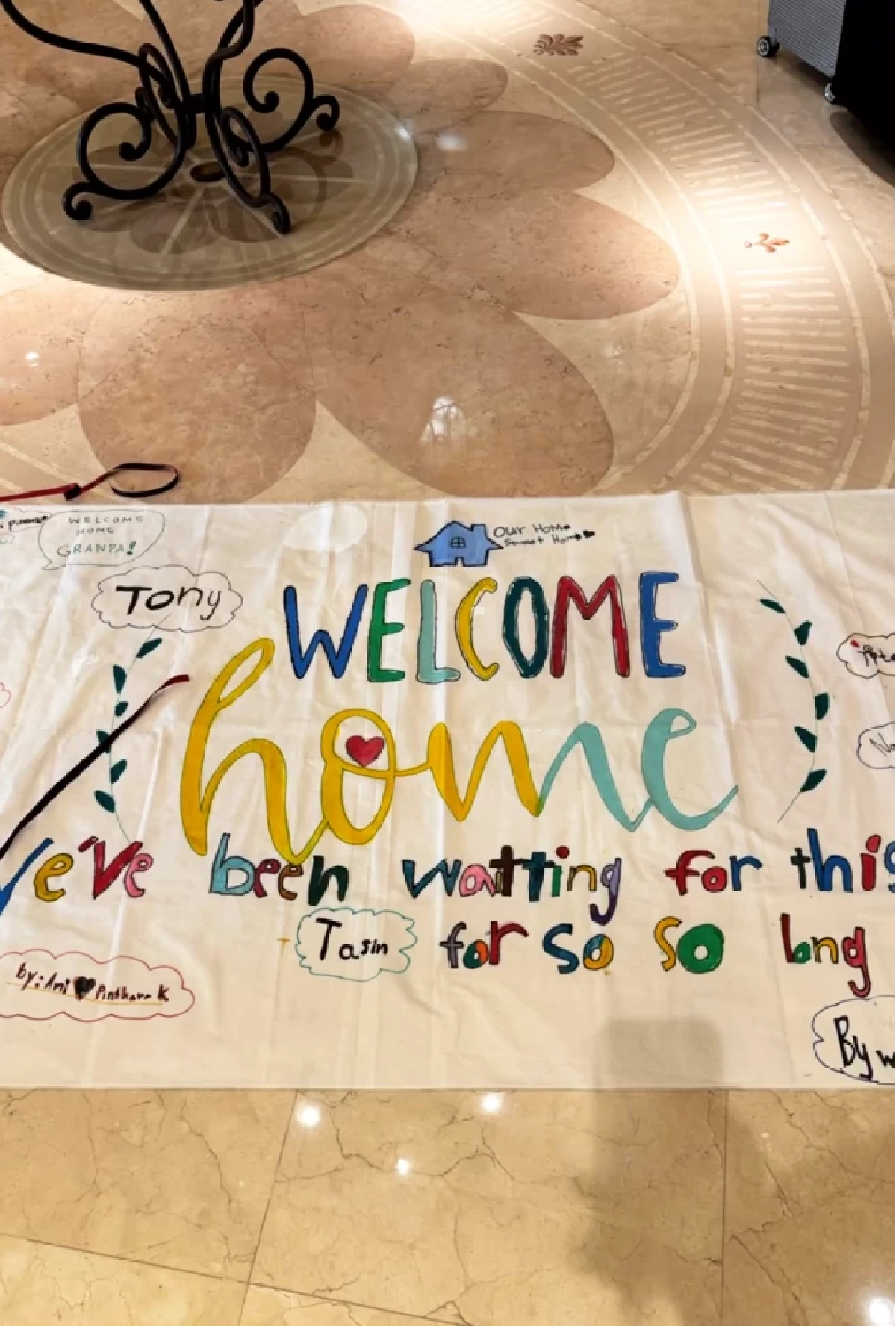 ป้านผ้าต้อนรับทักษิณ