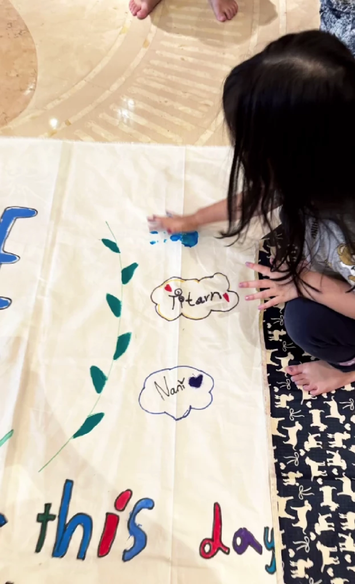 ป้ายผ้าต้อนรับทักษิณ