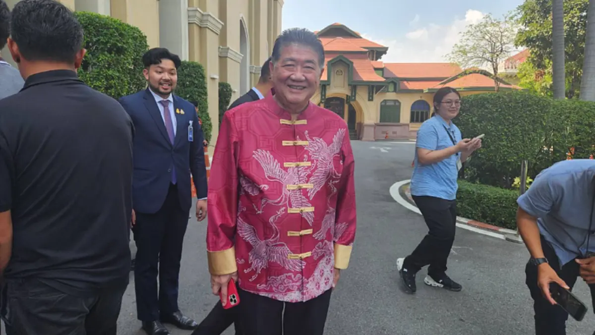 “ภูมิธรรม” ปัดไม่ทราบ “ทักษิณ” ถูกแจ้งข้อหา “มาตรา 112”