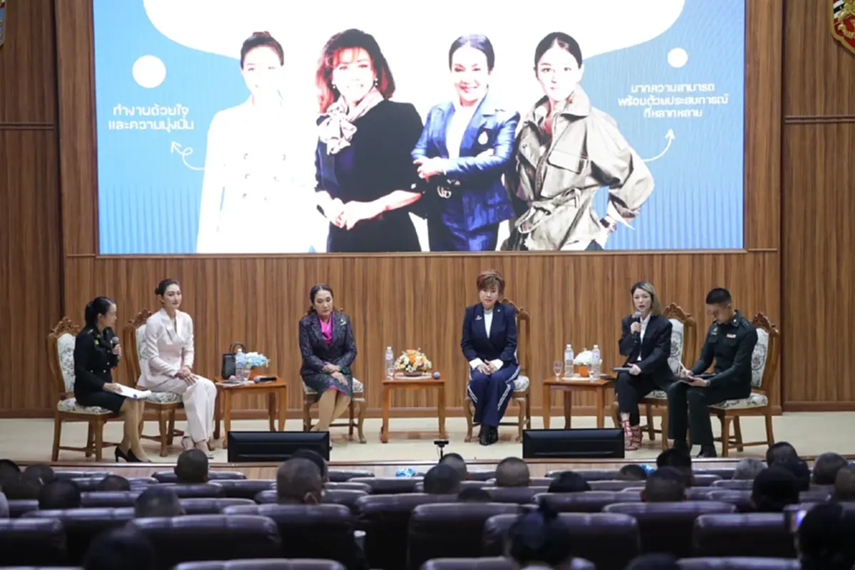 "มาดามเดียร์" หนุนเพิ่มบทบาทสตรีในกองทัพ แนะก้าวข้ามอคติเรื่องเพศ-วัย