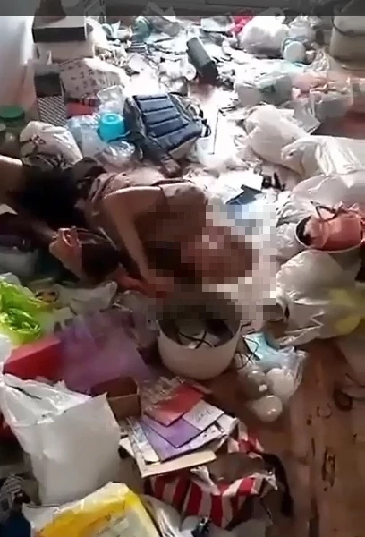 ช่วยตานอนจมกองขยะ