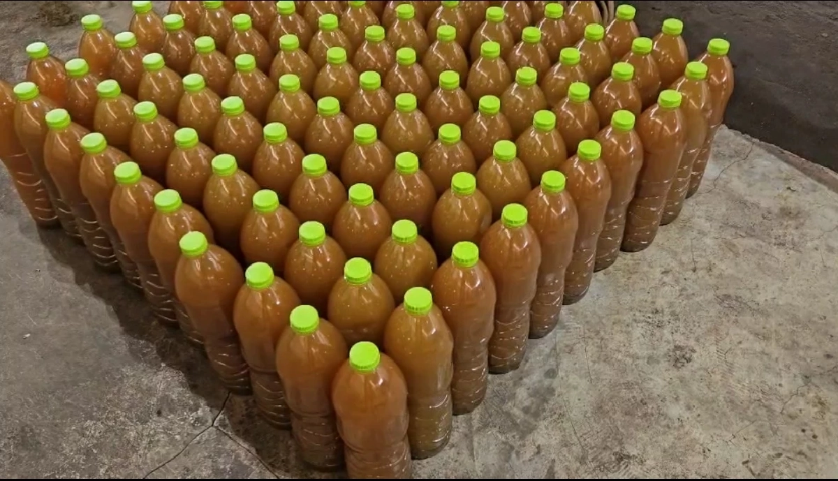 ตร.ยึดน้ำกระท่อมจากโรงงานลักลอบต้มน้ำกระท่อมส่งขาย 