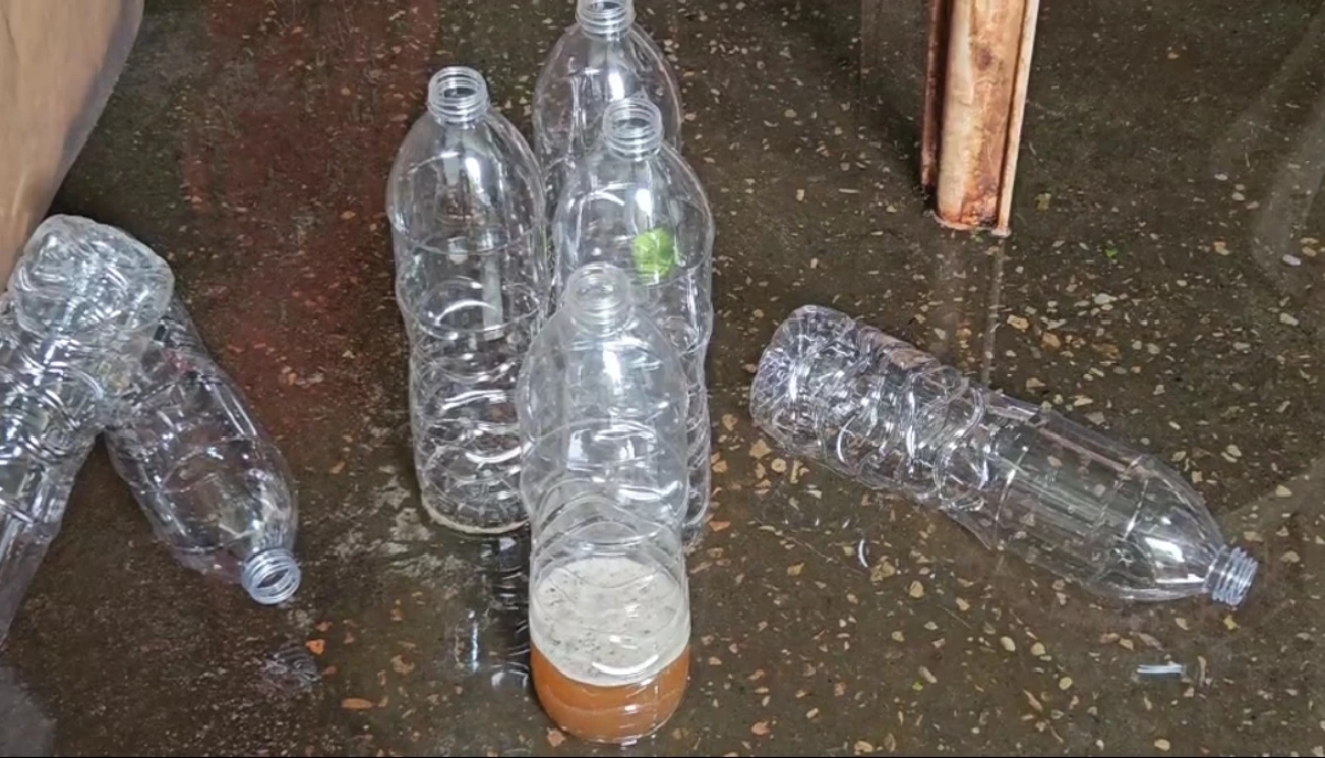 ดส.ทลายโรงงานต้มน้ำกระท่อมกรอกขวดส่งขาย ย่านหัวหมาก รามคำแหง 