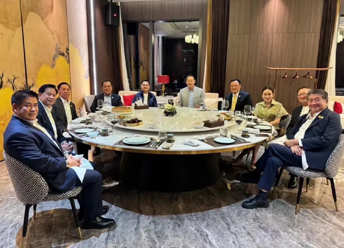 แกนนำ 11 พรรคร่วมรัฐบาล ร่วมวงดินเนอร์ครั้งแรก 