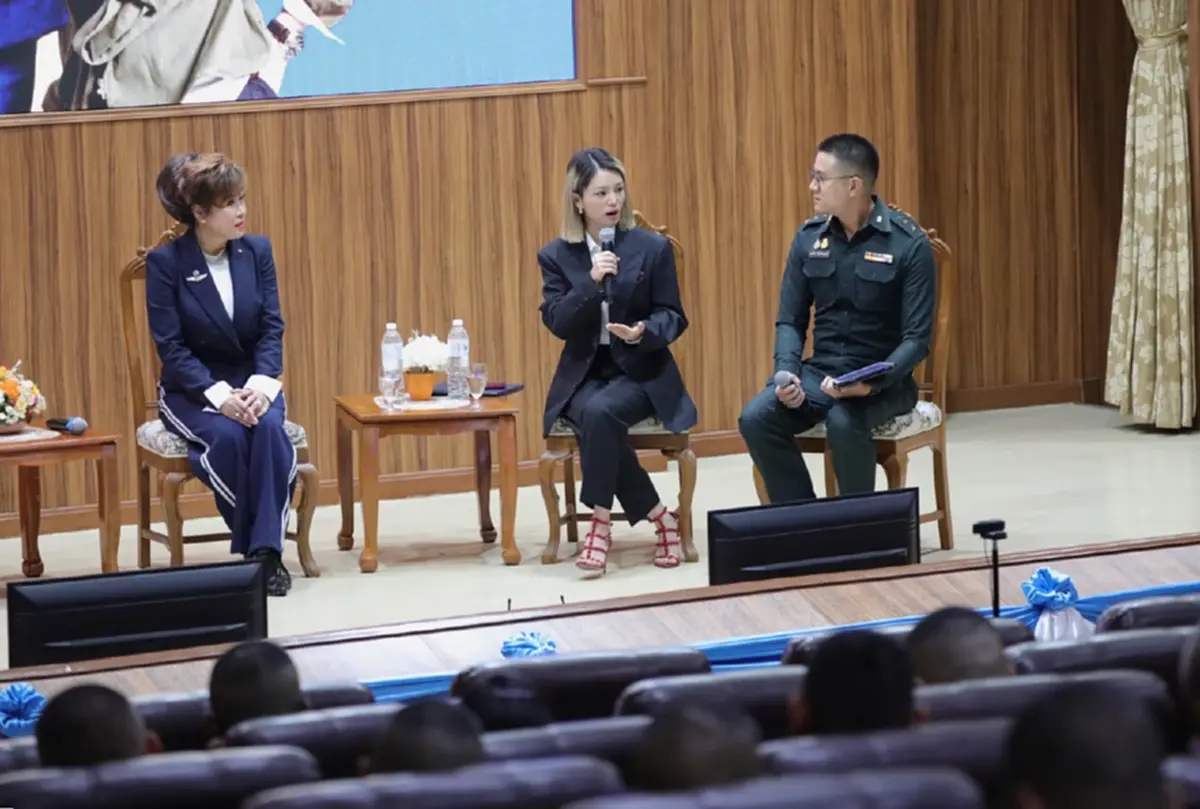 "มาดามเดียร์" หนุนเพิ่มบทบาทสตรีในกองทัพ แนะก้าวข้ามอคติเรื่องเพศ-วัย