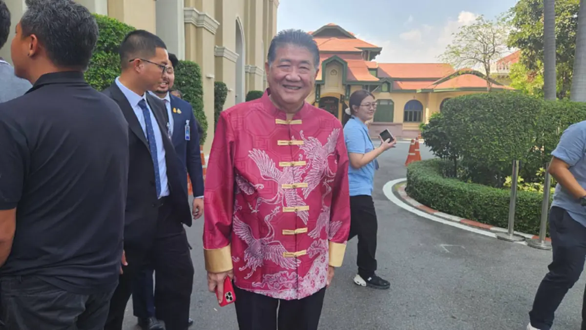 นายภูมิธรรม เวชยชัย รองนายกรัฐมนตรีและรัฐมนตรีว่าการกระทรวงพาณิชย์ 