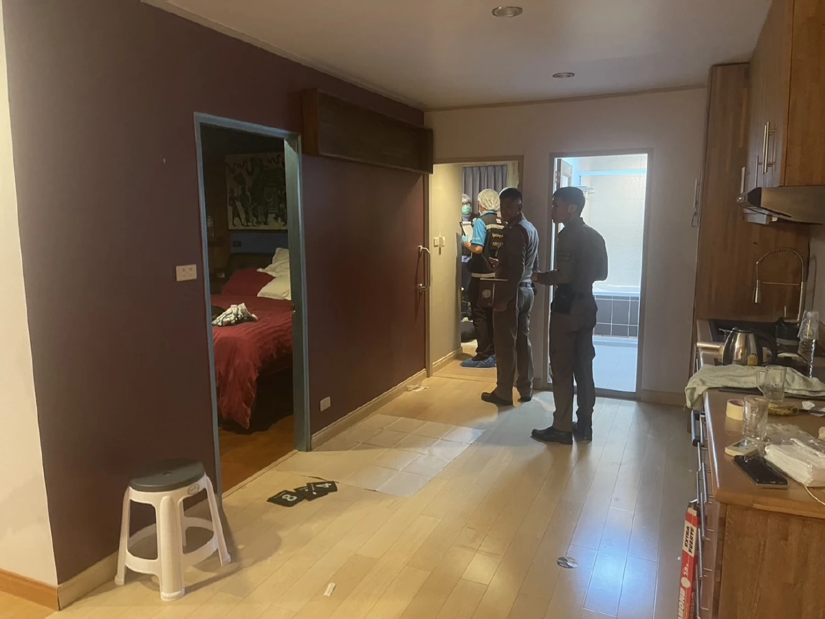 ตร.ลุมพินี ตรวจสอบที่เกิดเหตุ ฆาตกรรมนักธุรกิจชาวเมียนมาชิงเงิน 5 ล้าน 