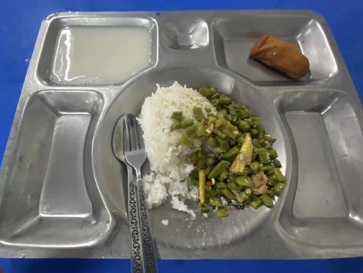 ขอบคุณภาพอาหารทหารเกณฑ์ : อีซ้อขยี้ข่าว