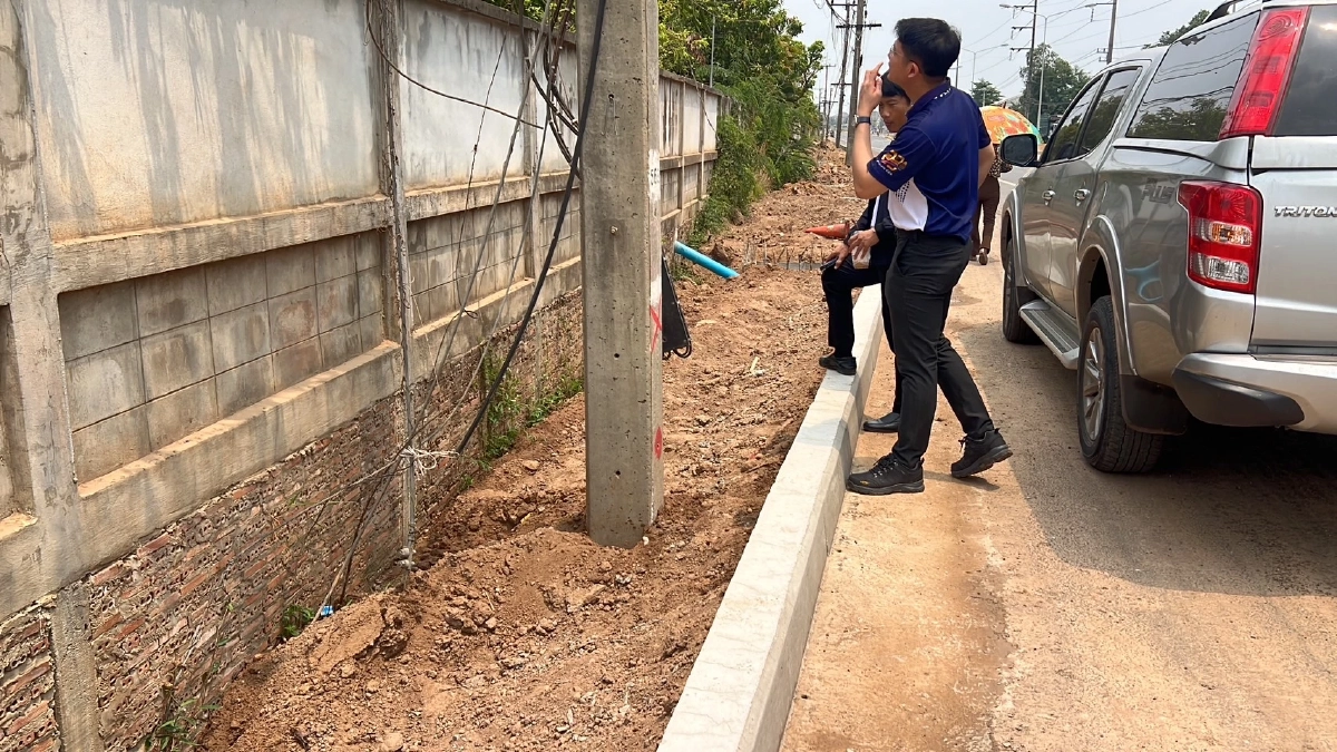 แจงแล้ว ปม เสาไฟ ปักกลาง ท่อระบายน้ำ เผยเหตุหลีกไม่ได้ รอแก้ทีหลังตอนฝนหนัก