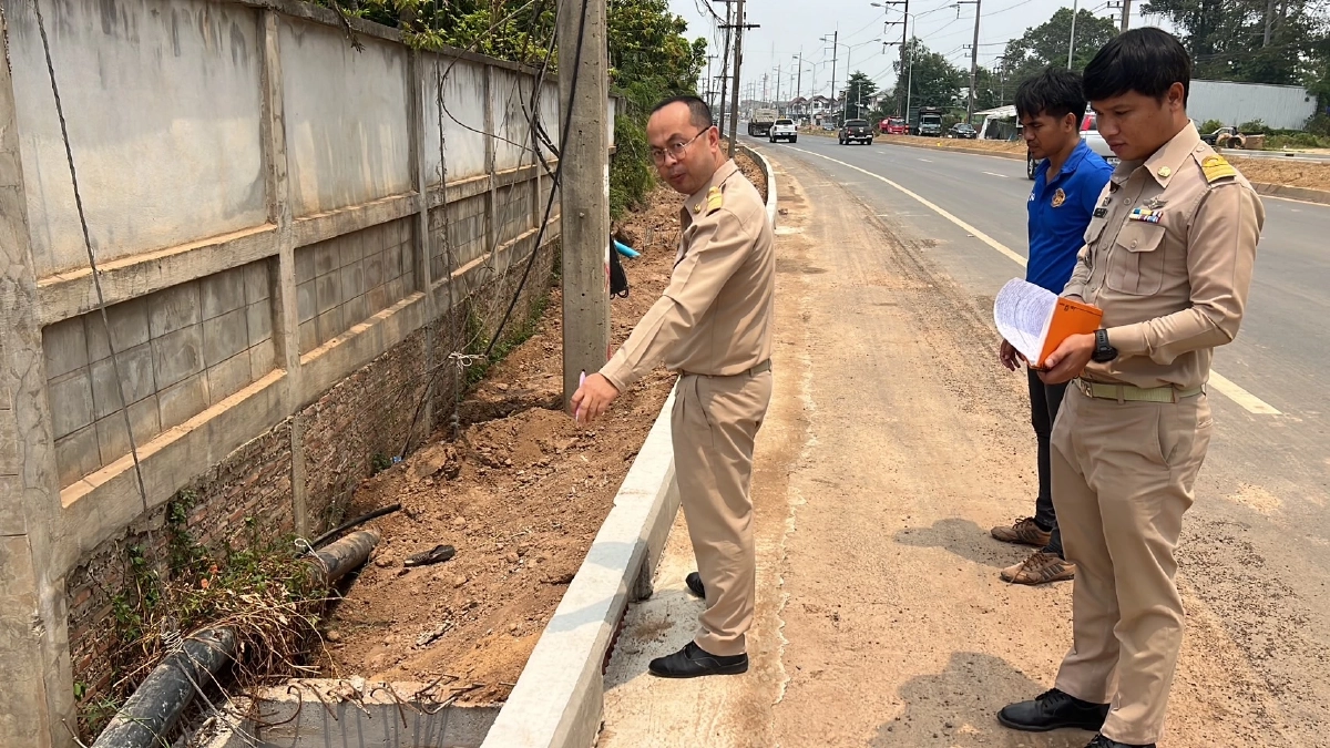 แจงแล้ว ปม เสาไฟ ปักกลาง ท่อระบายน้ำ เผยเหตุหลีกไม่ได้ รอแก้ทีหลังตอนฝนหนัก