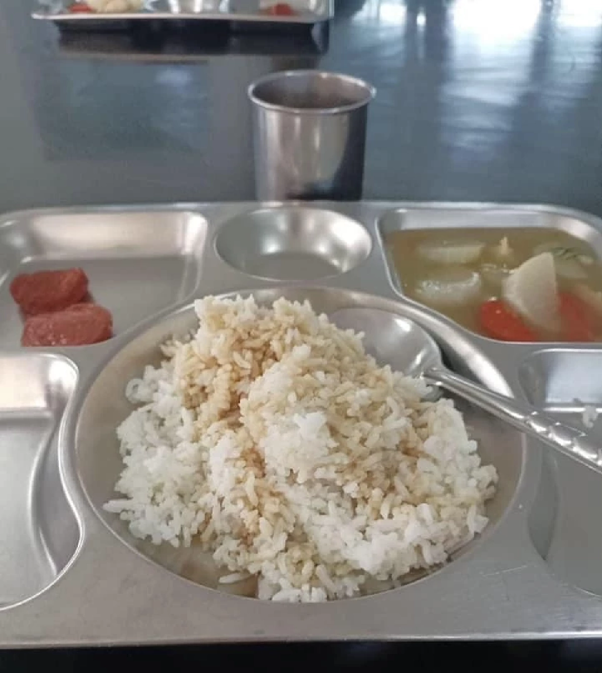 ขอบคุณภาพอาหารทหารเกณฑ์ : อีซ้อขยี้ข่าว