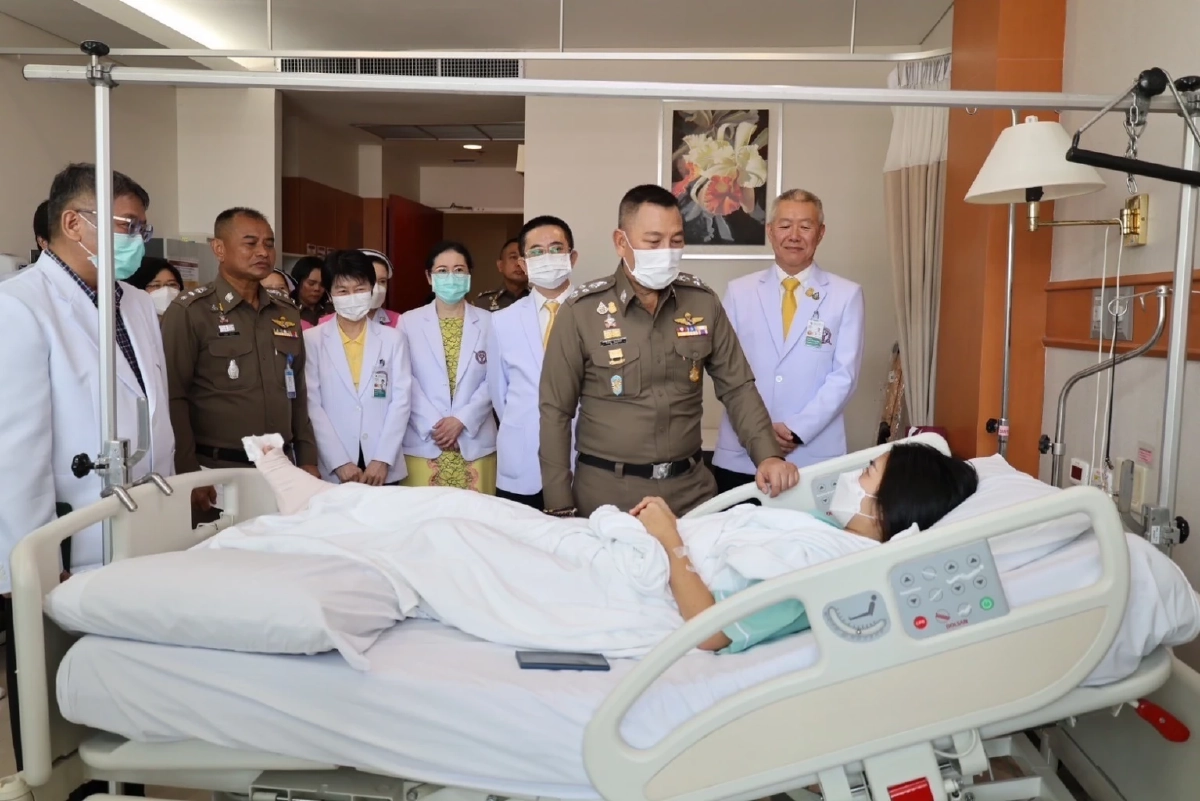 บิ๊กต่าย - พล.ต.อ.กิตติ์รัฐ พันธุ์เพ็ชร์ รองผบ.ตร. รักษาราชการ ผบ.ตร. เยี่ยมตำรวจบาดเจ็บ ที่รพ.ตำรวจ