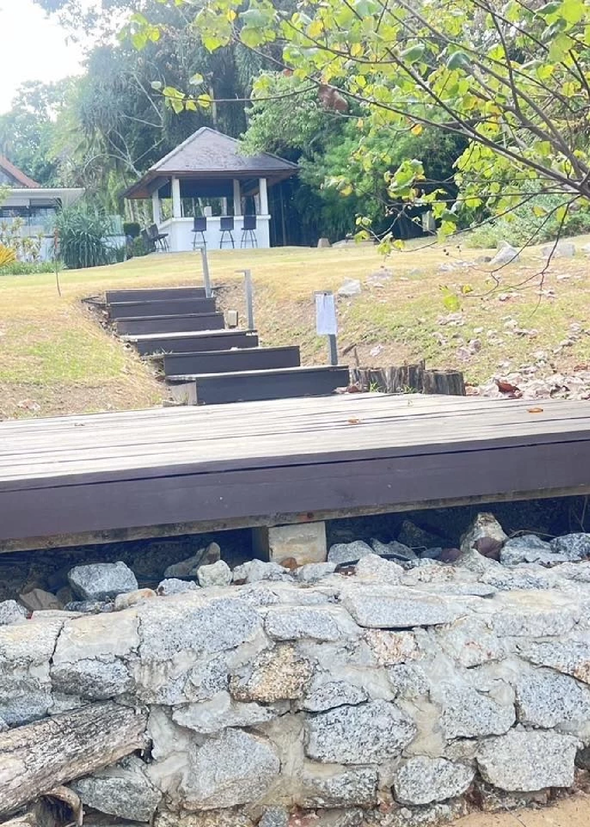 ฝรั่งเตะหมอ จ่อลาม ธนกฤต สั่งสอบ ทั้งหาด หากผิดไล่รื้อ ถอนเอกสารสิทธิ์ 