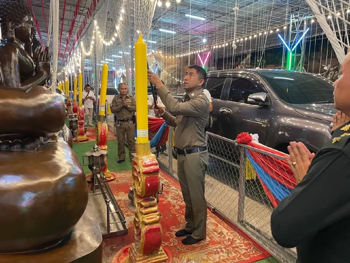 สงกรานต์ 'บิ๊กโจ๊ก' เดินสายทัวร์อีสาน ชาวบ้านให้กำลังใจ