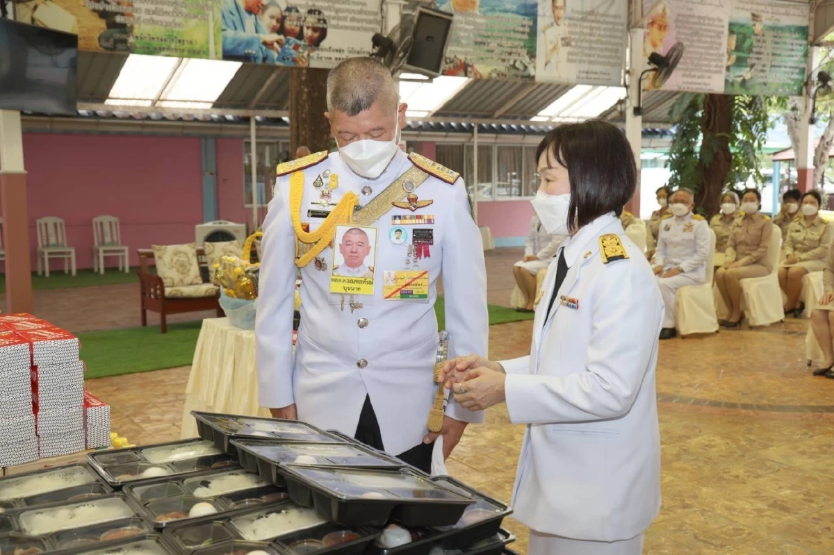 ในหลวง - ราชีนี พระราชทานสิ่งของ สถานสงเคราะห์ วันประสูติ 'เจ้าฟ้าทีปังกรฯ'