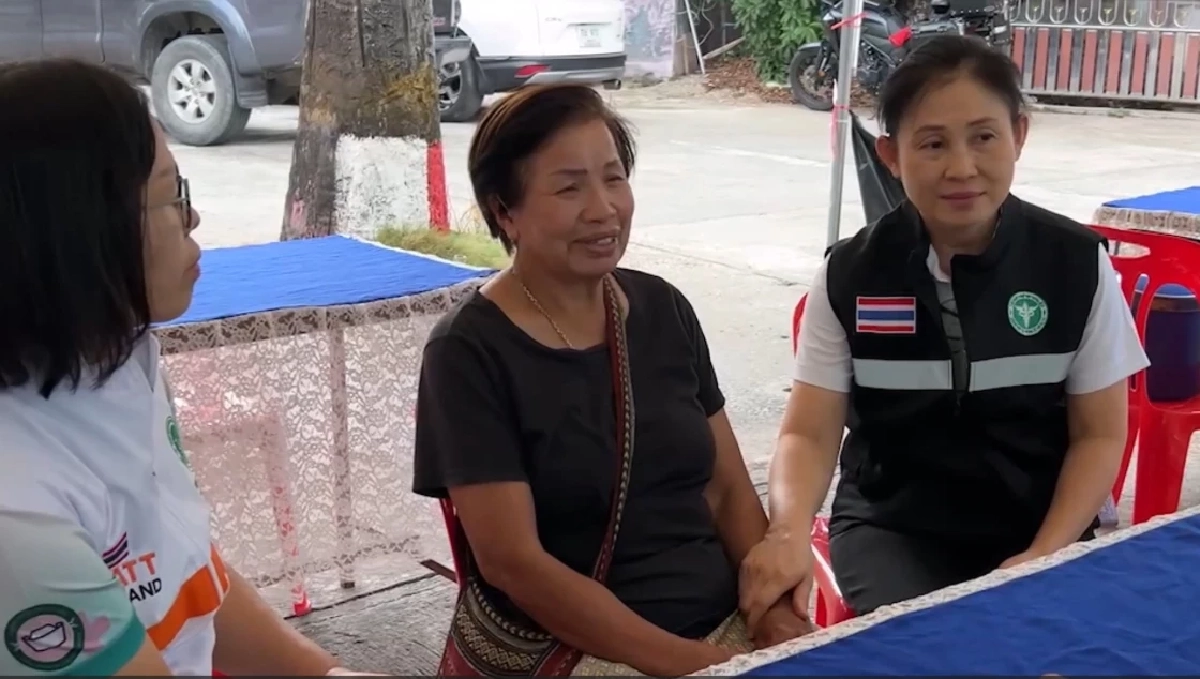 นางปั๋น แม่ของ นายนพพร พนักงานโรงงานที่เสียชีวิตจากเหตุถังสารโซลีนระเบิด